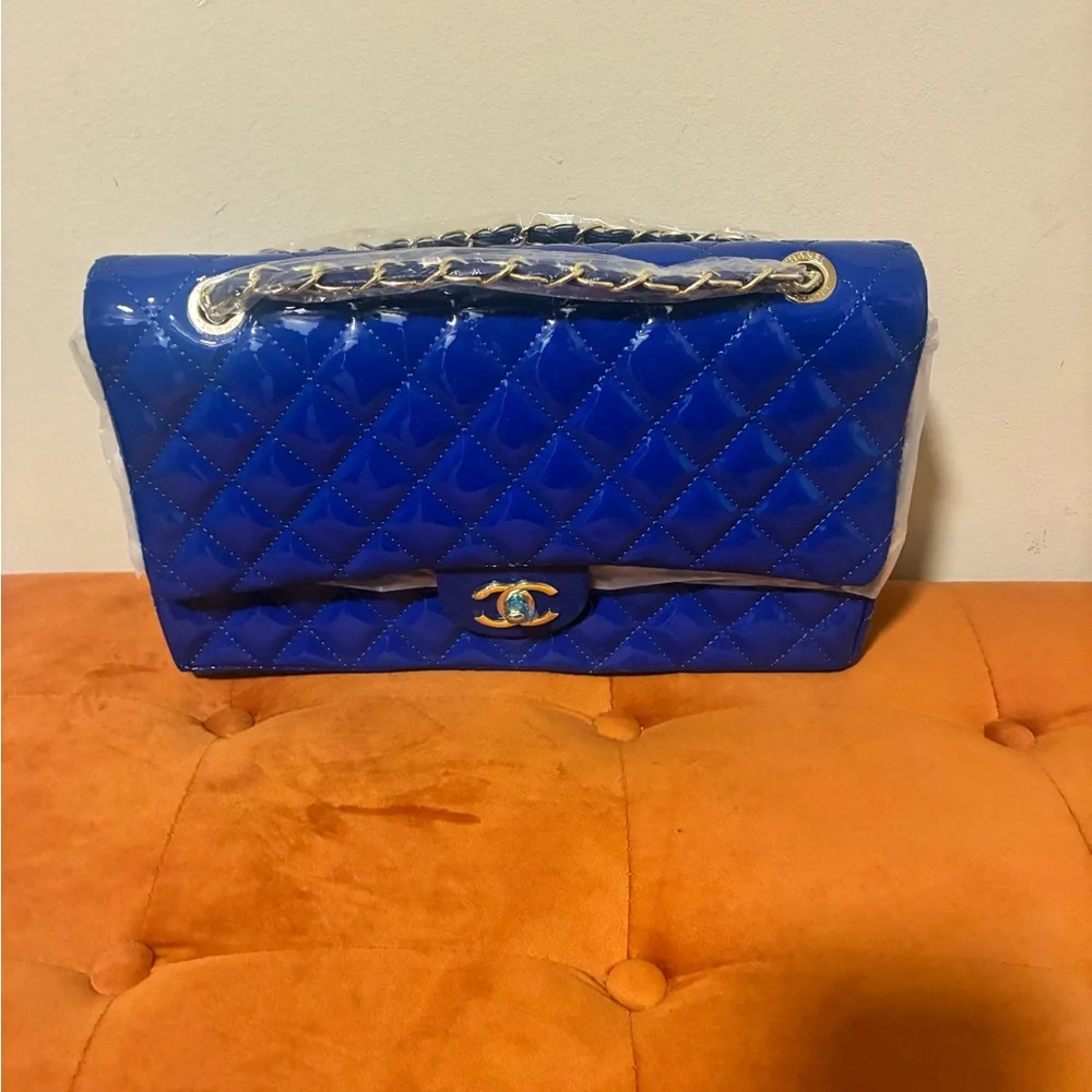 CHANEL Electric Blue Patent Quilted Shoulder Bag - Picture 3 of 6
